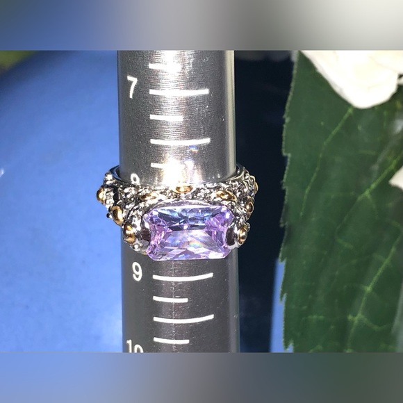 Beautiful Faceted Purple Stone 18KGE Ring - Picture 11 of 11